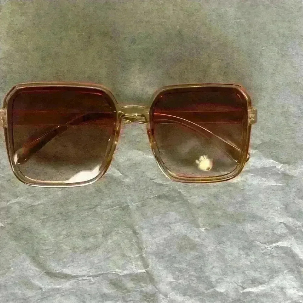 Woman sunglasses. - Picture 4 of 4
